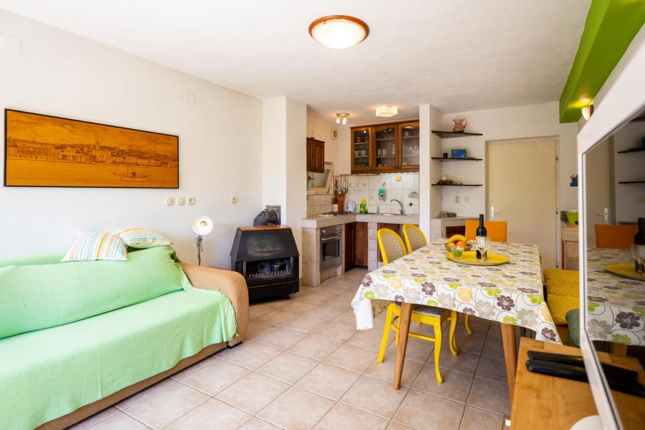 Maris Apartment Sveti Filip i Jakov Bagian luar foto